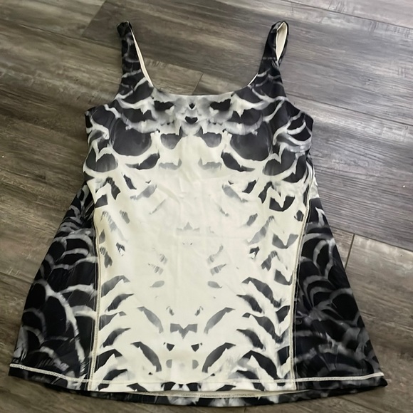 Lululemon Amala Tank Pretty Plume Angel Wing Black Size 10 - Picture 2 of 8